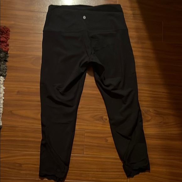Lululemon black capri leggings size 10 - Picture 2 of 4